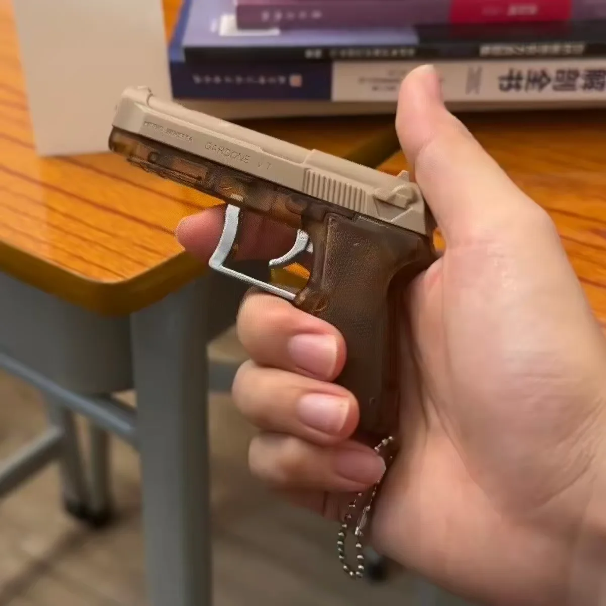 Shock Pen Prank Toy - 신기한 충격 장난감 총 모양 열쇠고리,